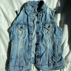 VINTAGE LEVI’S DENIM VEST